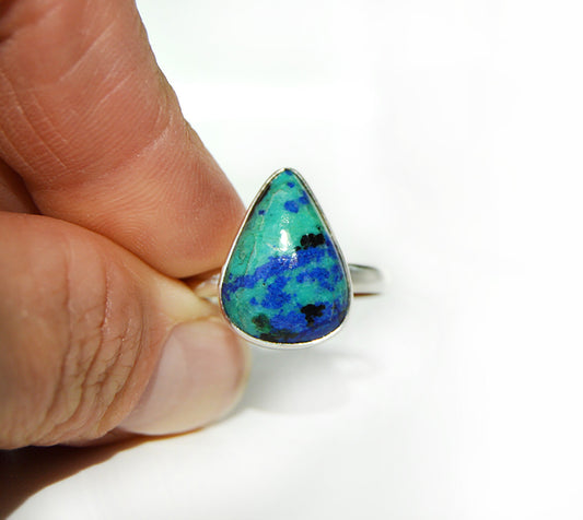 Teardrop-shaped blue and green Azurite ring